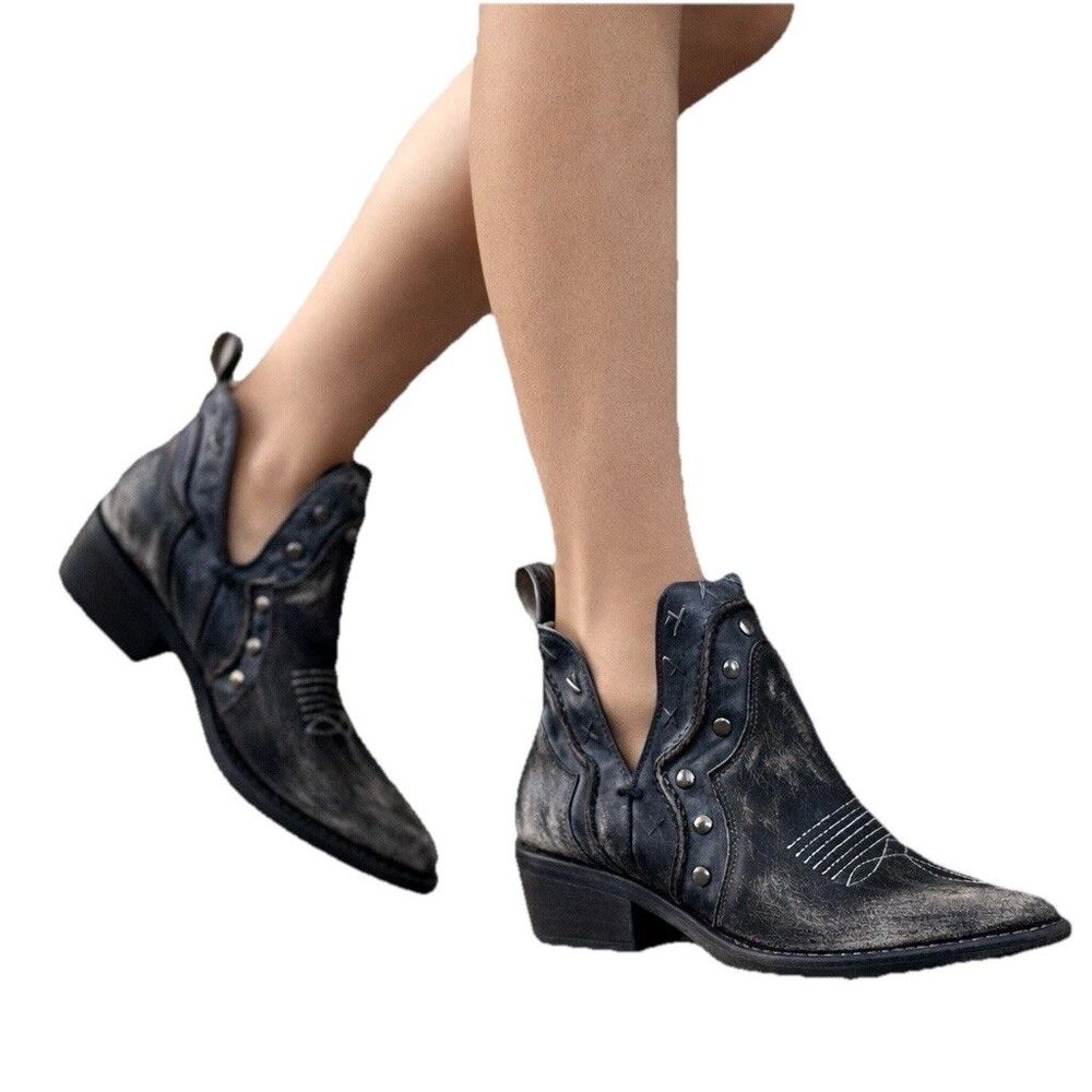 Circle G Black Leather Distressed Studded Cowboy Western‎ Ankle Boots